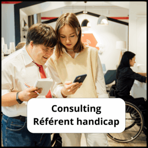 Trois personnes en situation de handicap, avec des handicaps différents (visible et non visibles) dans un environnement de travail. Le texte dessus indique 